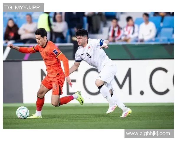 中国足球队在友谊赛中以七比二战胜老挝队展现强大实力